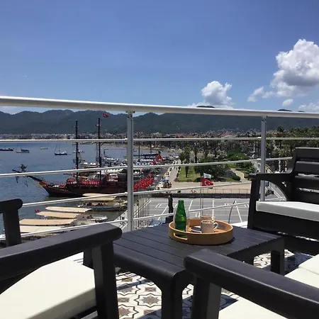 Spacious With Sea View In شقة *